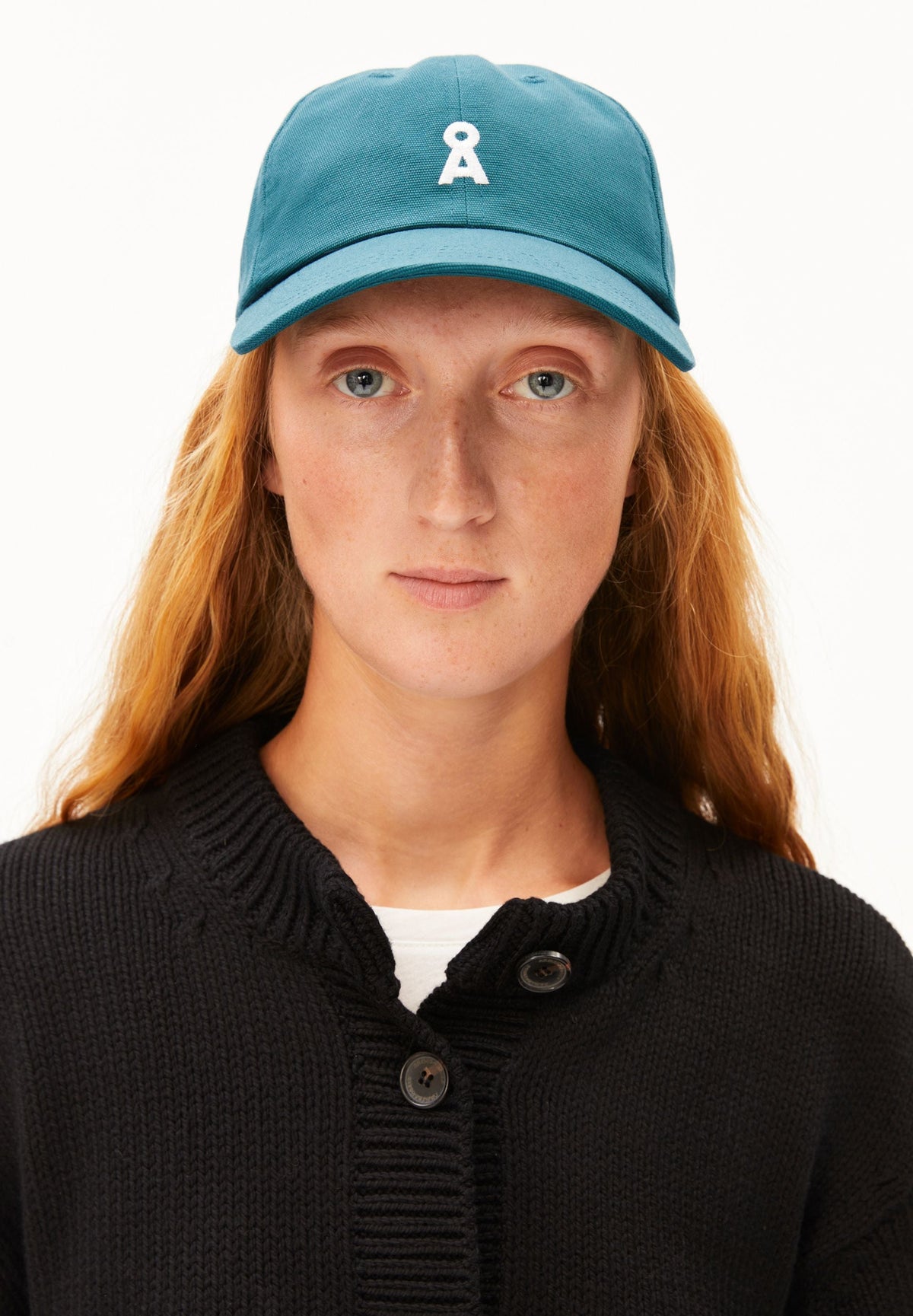 ARMEDANGELS YENAAS BOLD Cap – Petrol Velvet