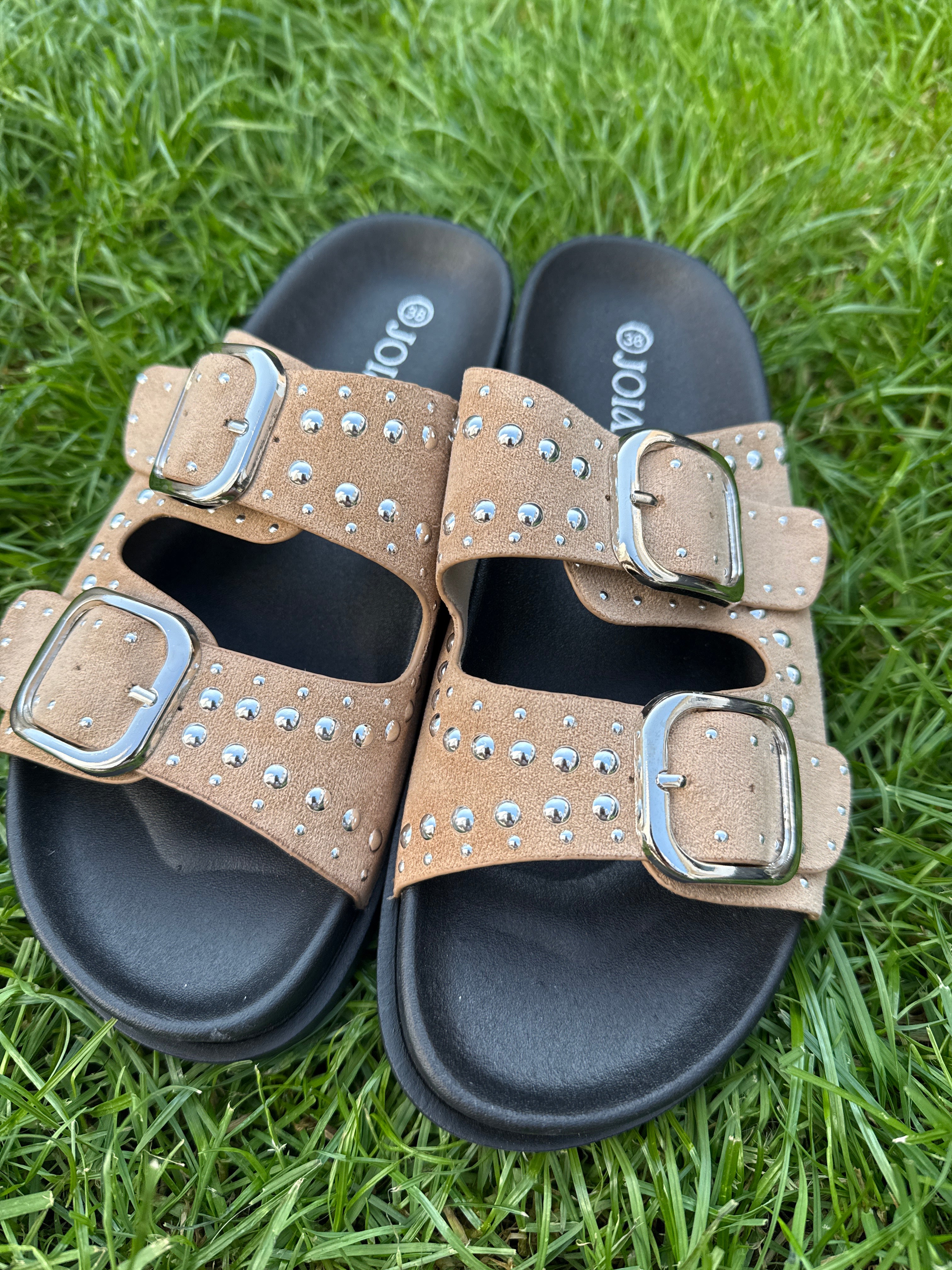 Schuhe Schlappen Nieten nude