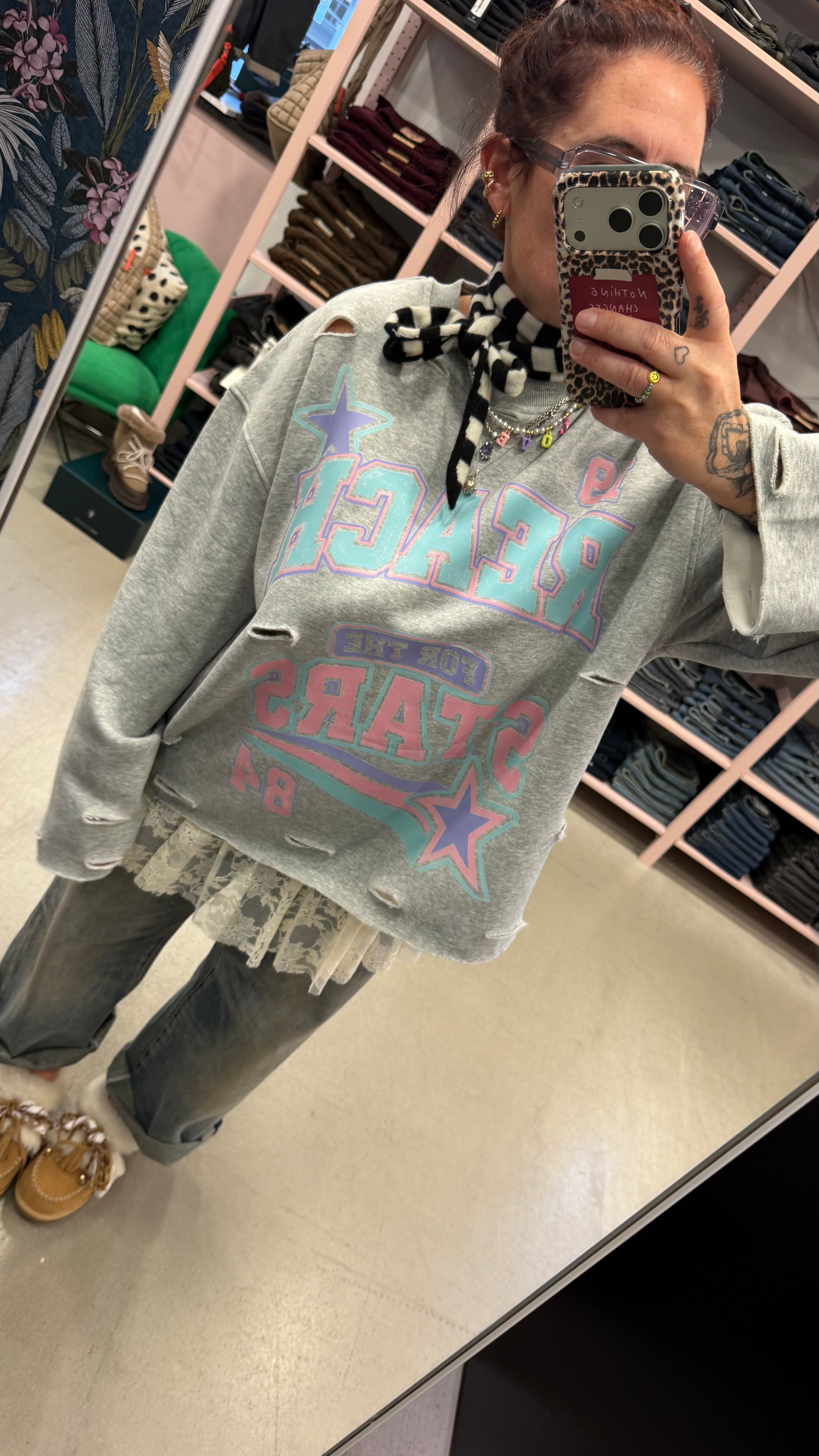 Pullover Reach Stars