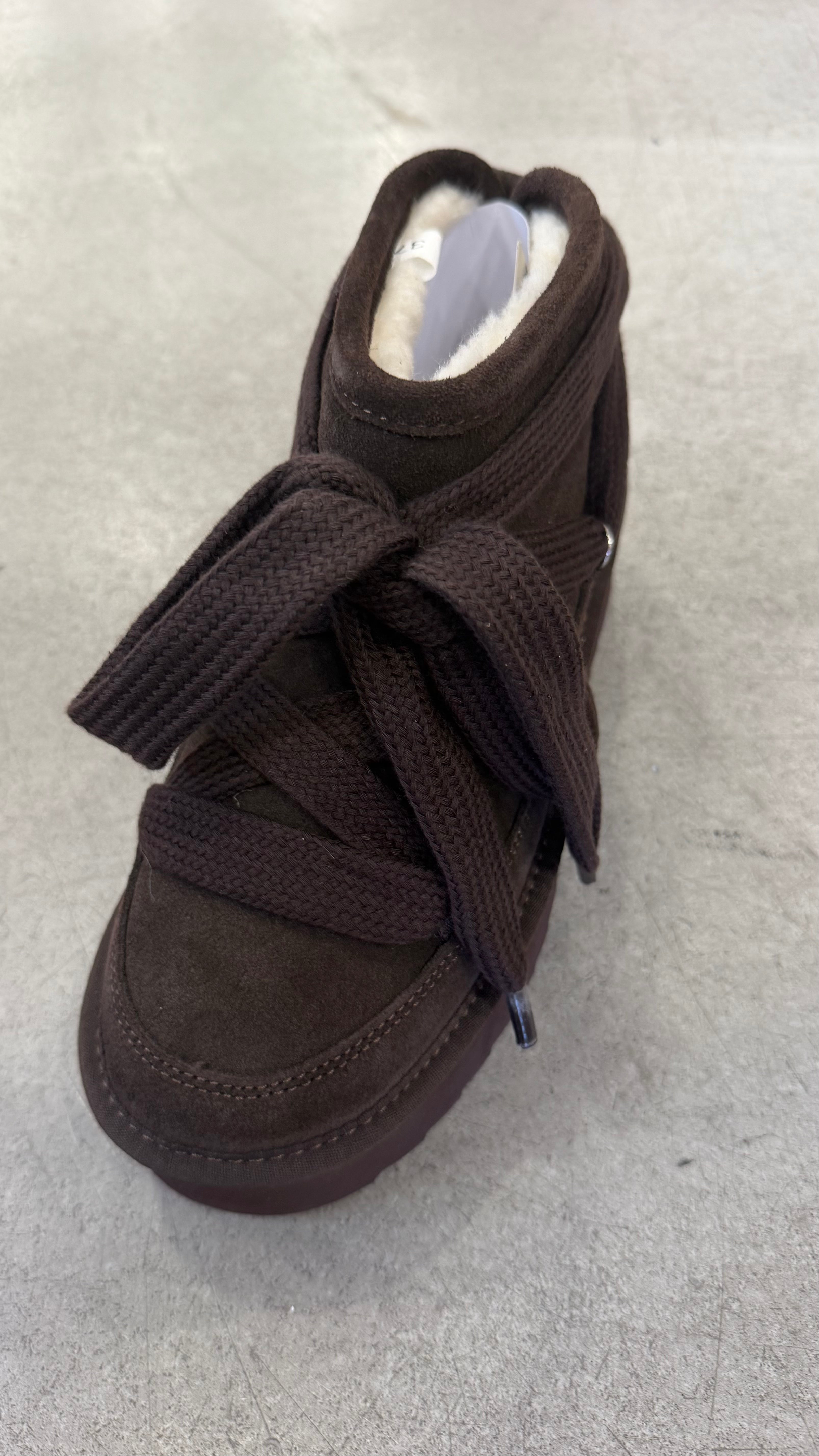 Schuhe Laced