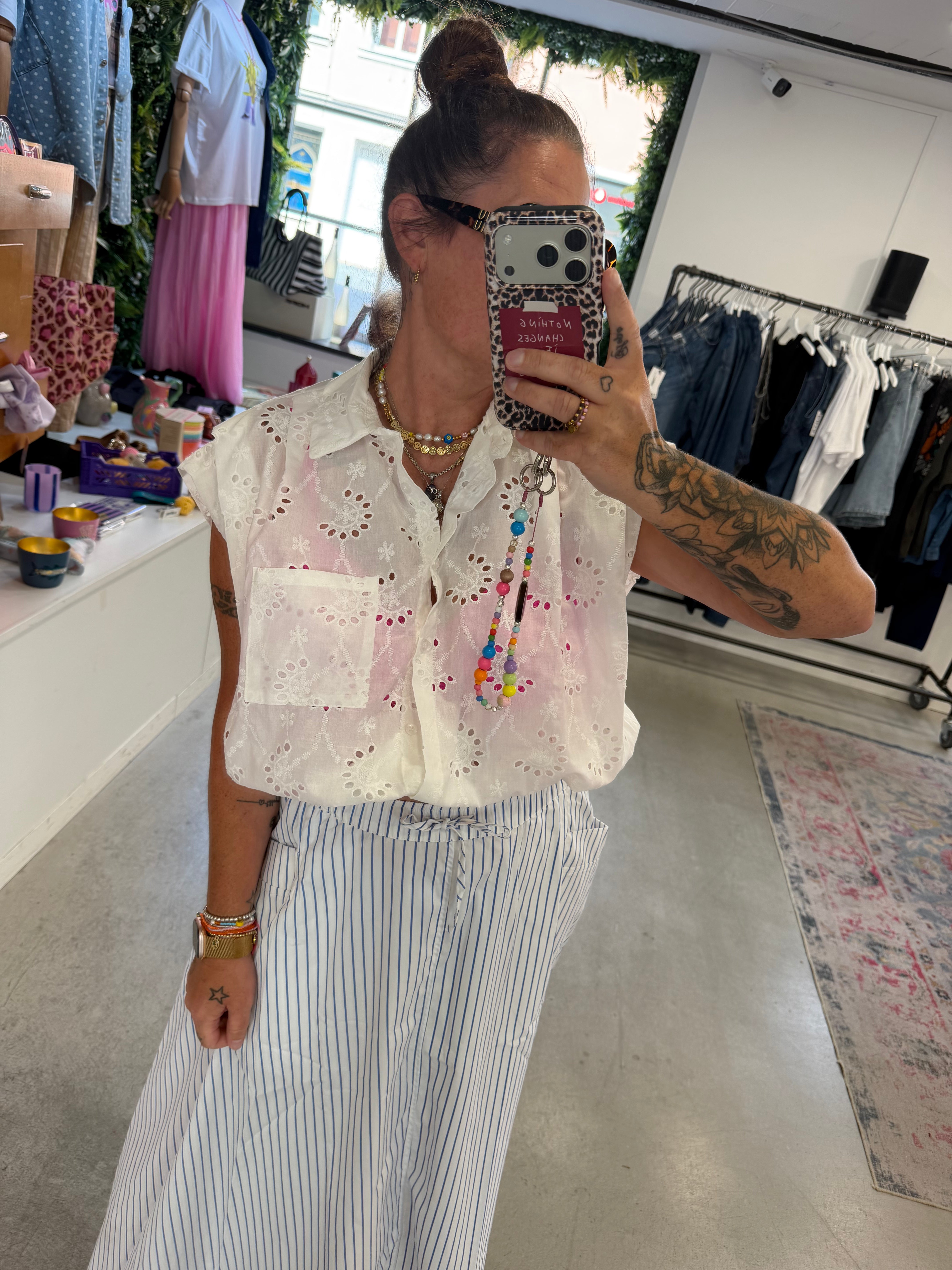 Bluse Lochstickerei