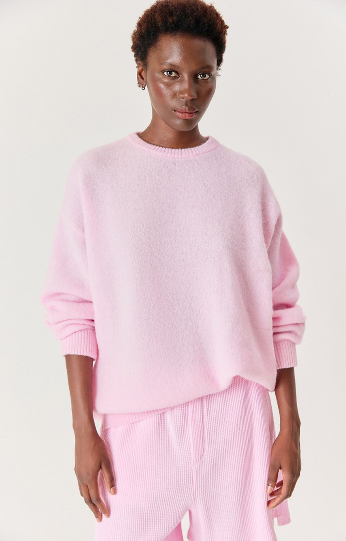American Vintage Oversize-Pullover Vitow – Dragée Chiné – Modelansicht
