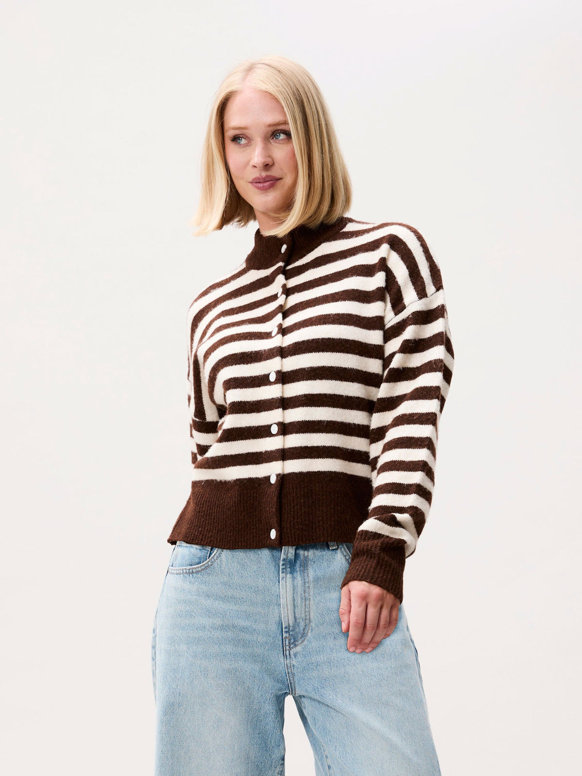 Catwalk Junkie gestreifter Cardigan Brownie – Vorderansicht