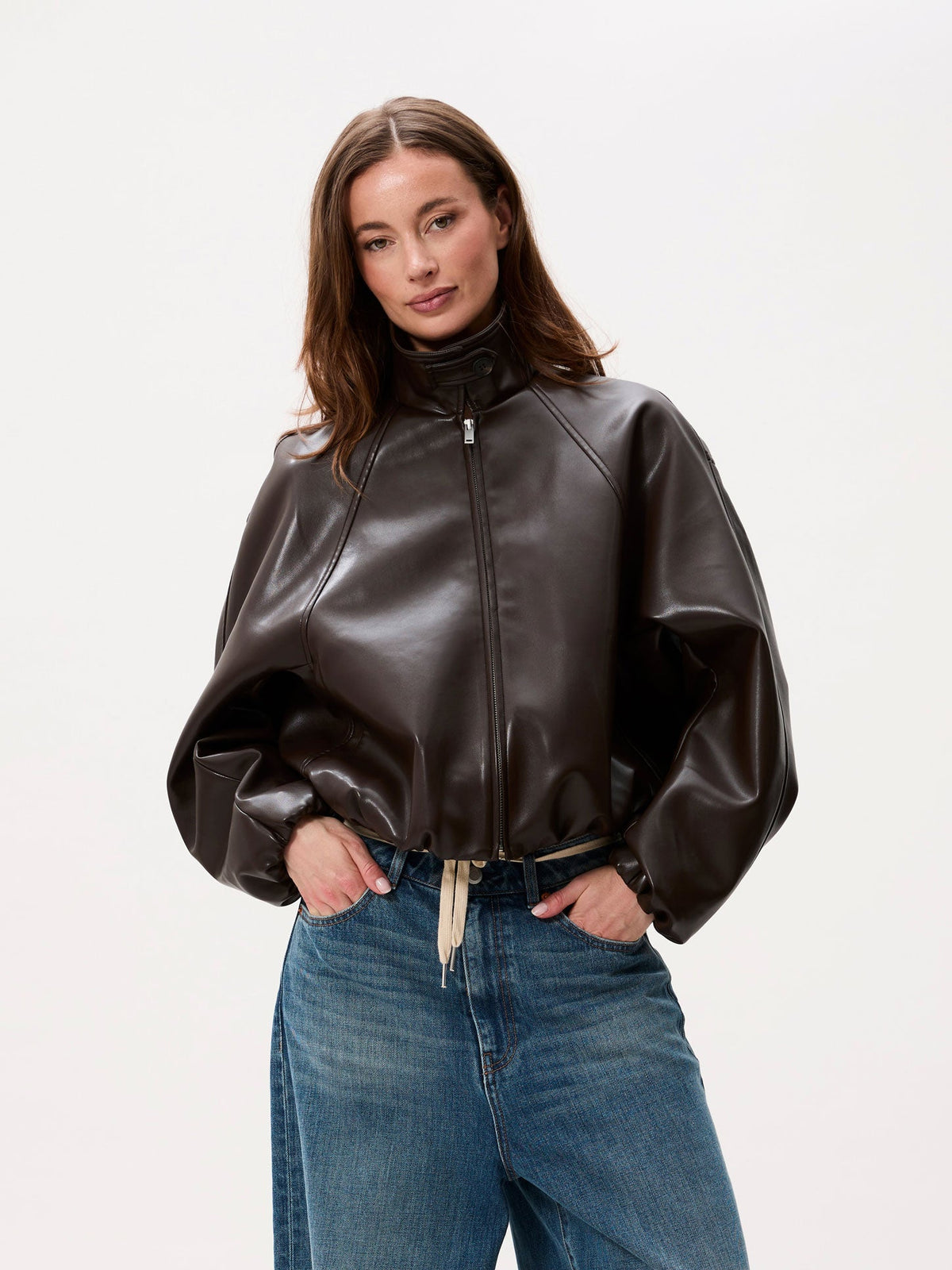 Catwalk Junkie Vegan-Lederjacke Dark Cacao – Vorderansicht