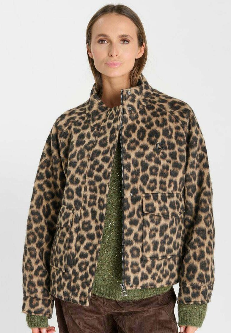 Le Temps des Cerises Zoleo Jacke in Bark – Vorderansicht