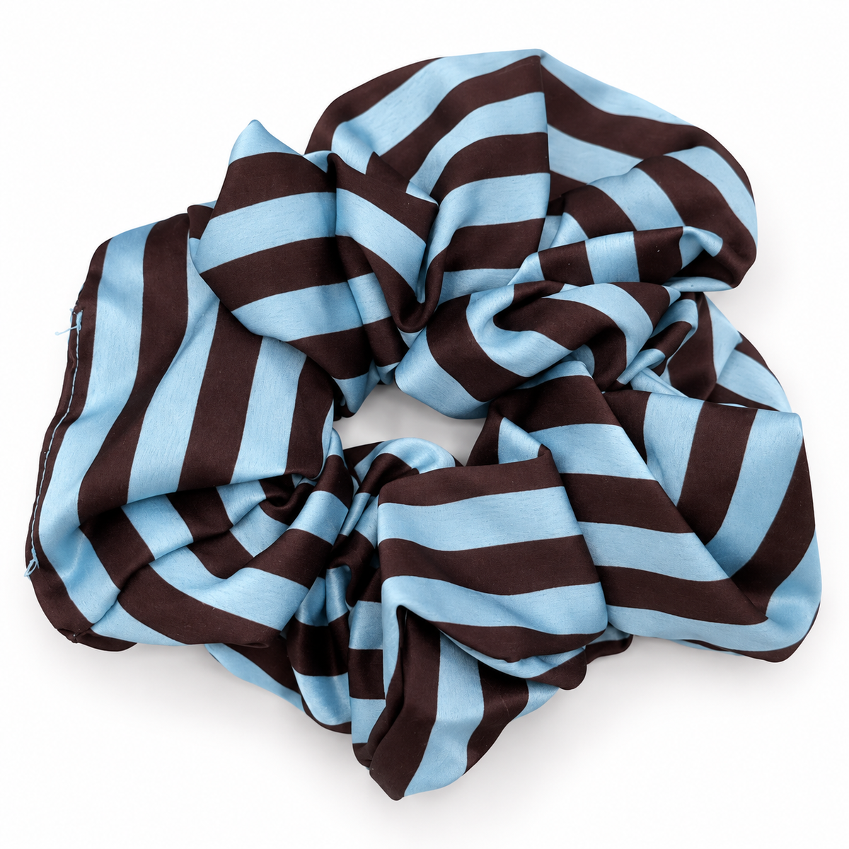 Gestreifter Scrunchie in Hellblau und Braun