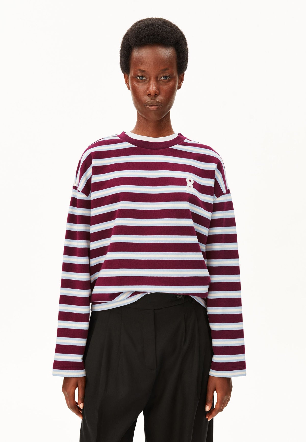 ARMEDANGELS FRANKAA BOLD – Velvet Red–Soft Blue–Undyed