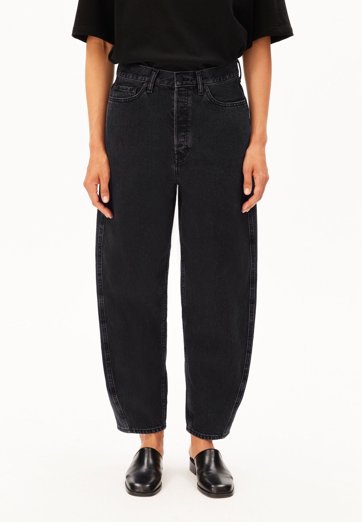 ARMEDANGELS BAARLY Barrel Jeans – Ebony Black