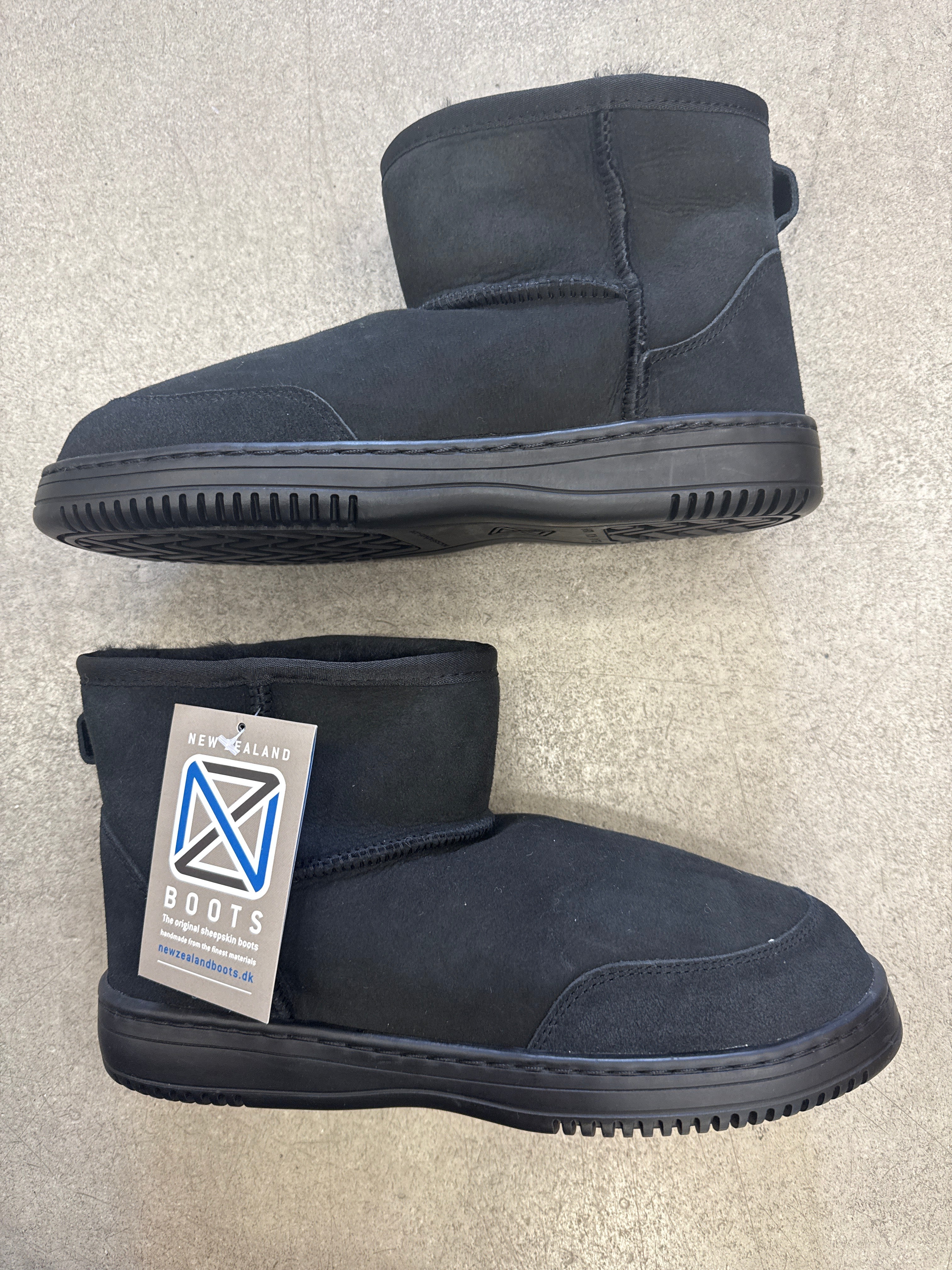 Boot New Zealand schwarz