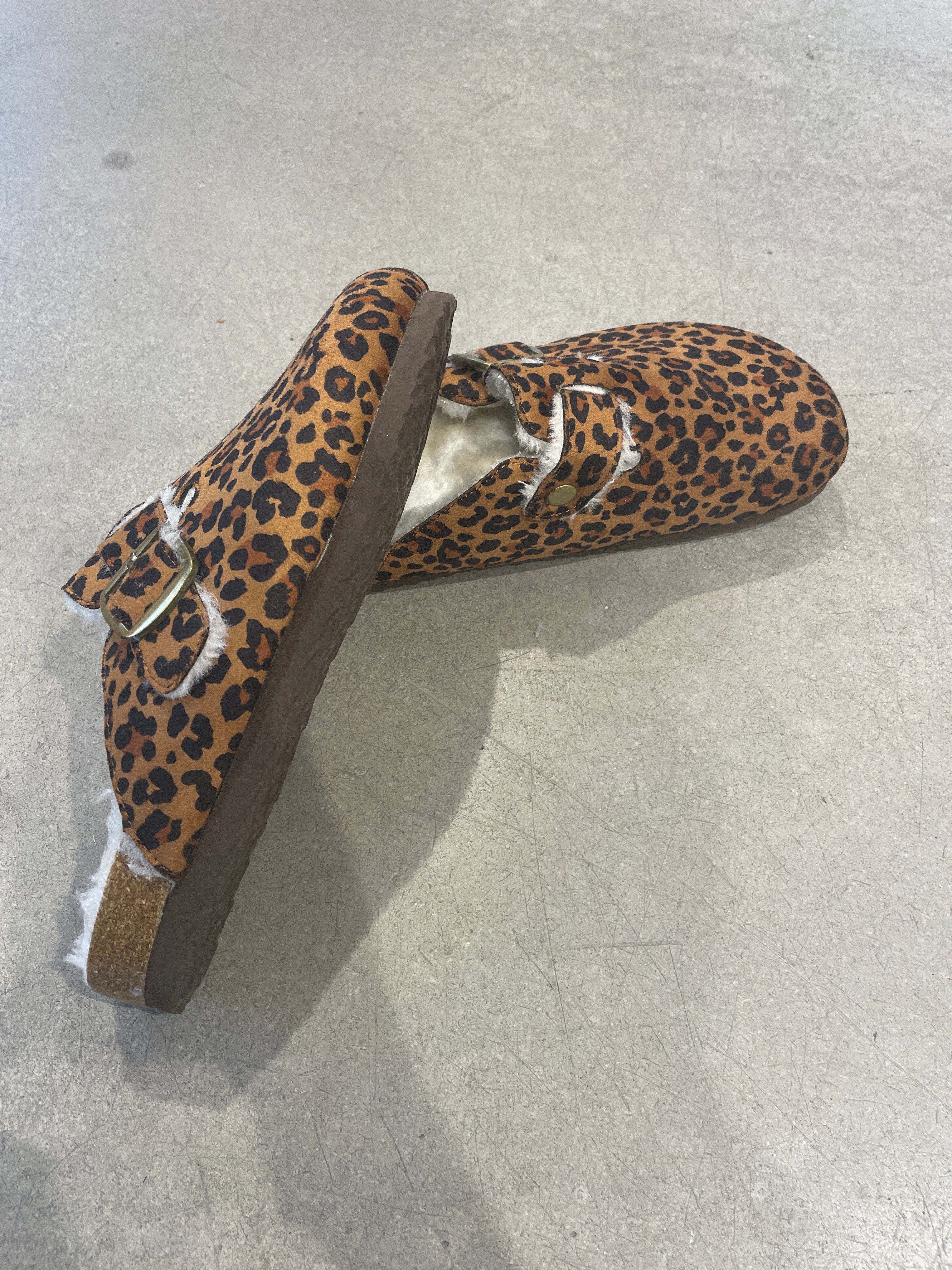 Schuhe Schlappen Leo