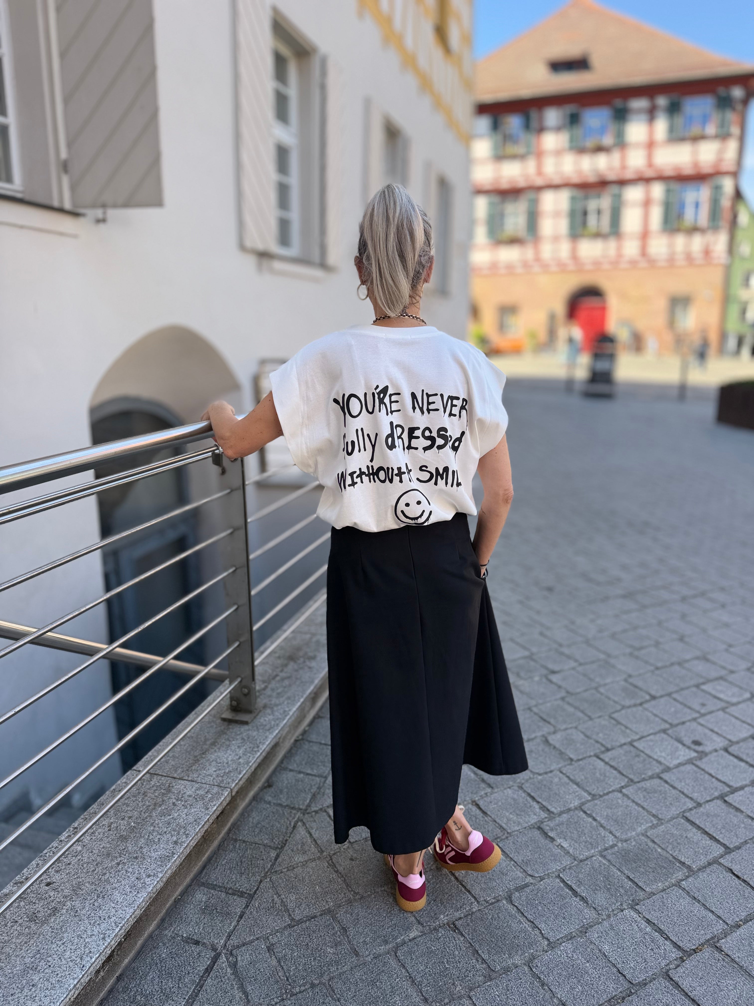 T-Shirt Dressed Smile