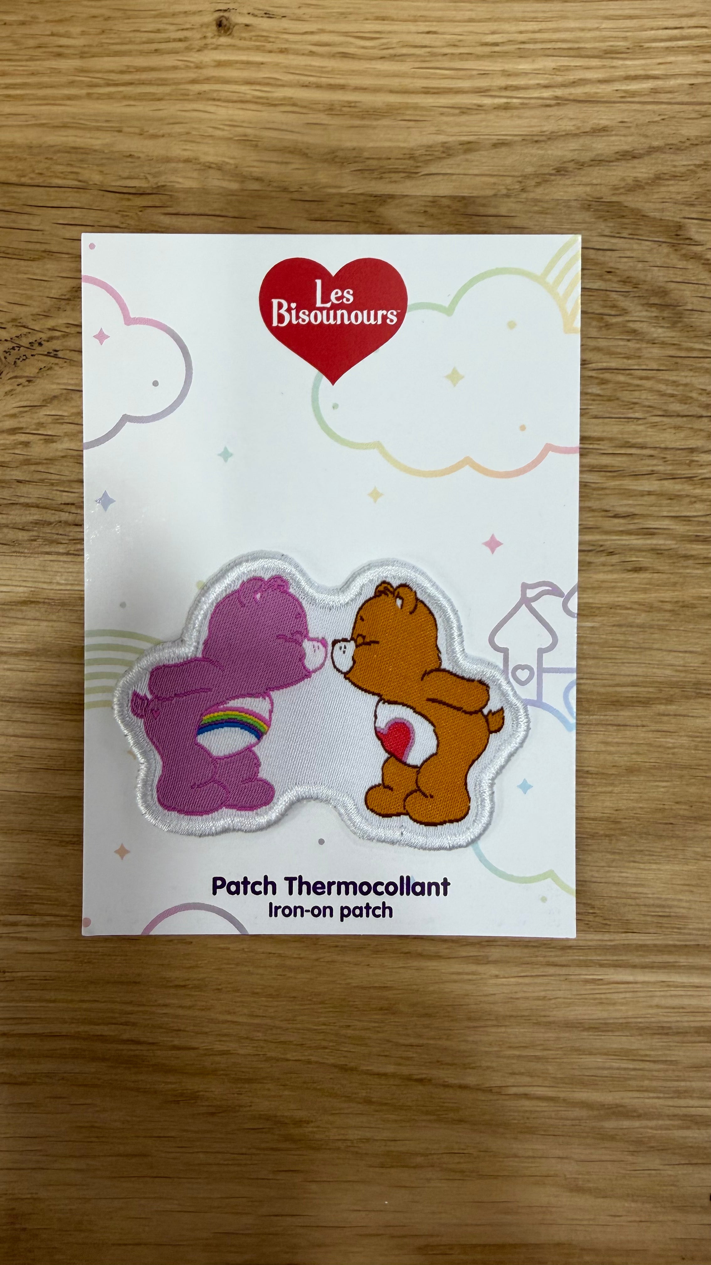 Patch kissing Bears