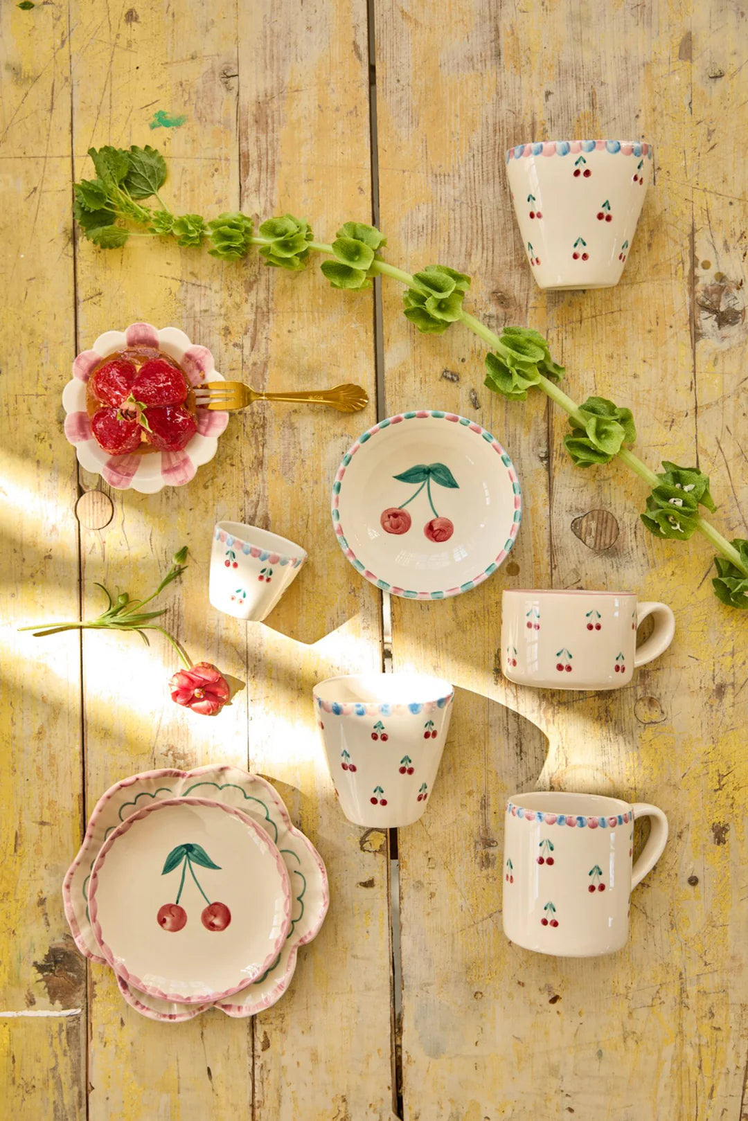 Rice Oval Keramik Becher - Crème - Hand-painted Cherries