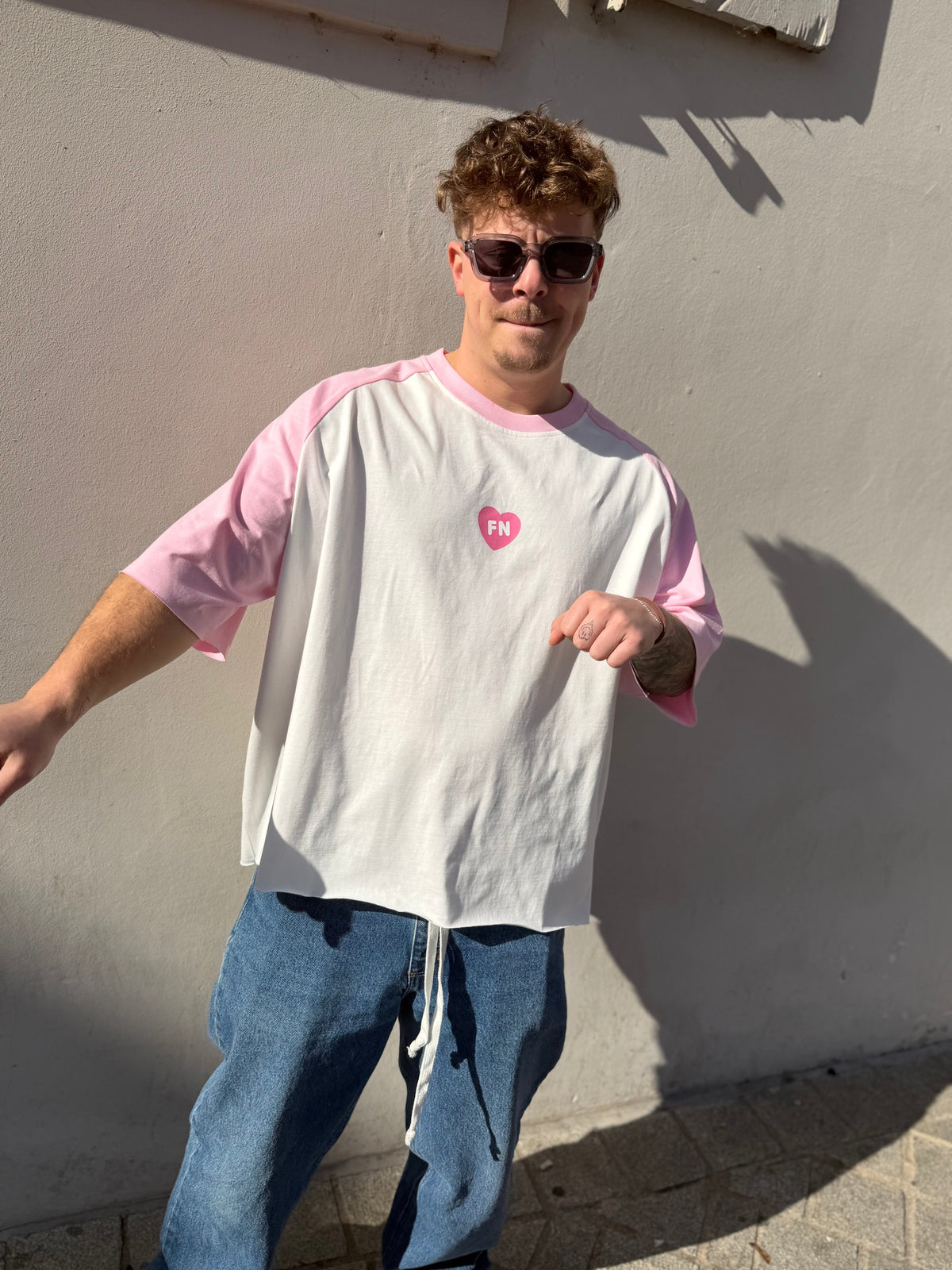 BE DIFFERENT - T-SHIRT