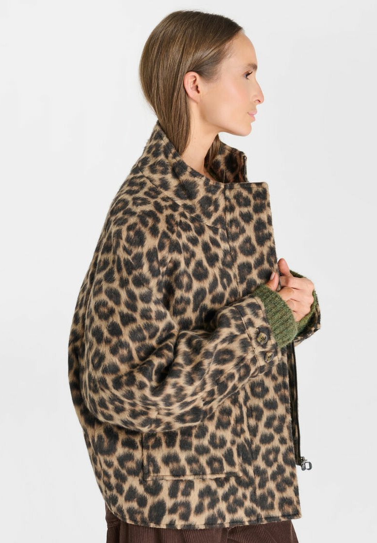 Zoleo Jacke – seitliche Ansicht