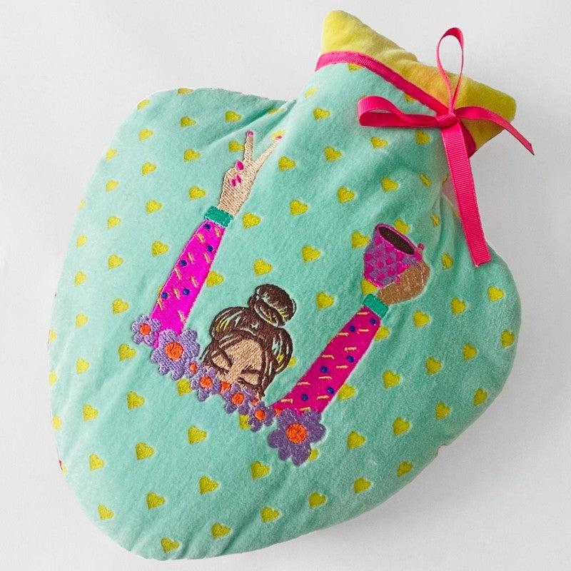 NOI Handmade Wärmflasche Samt Good Time mit gelben Herzen und Stickerei – Ansicht 2
