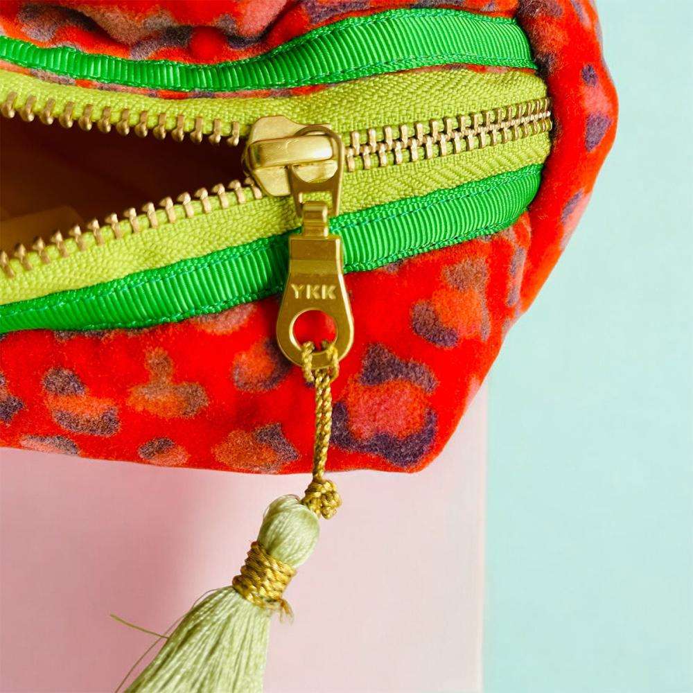 NOI Handmade Holy Chic – Reißverschlussdetail