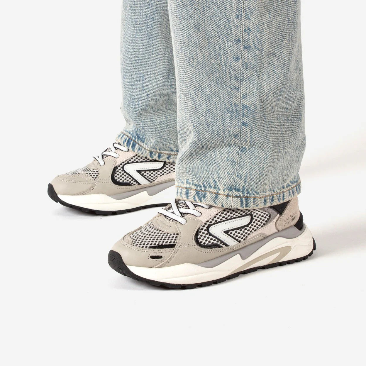 HUB SLAM Runner Light Bone